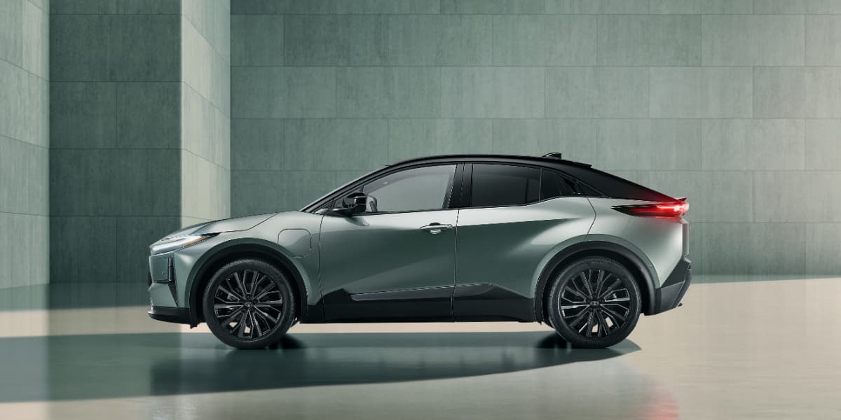 Toyta C-HR+ Seitlich