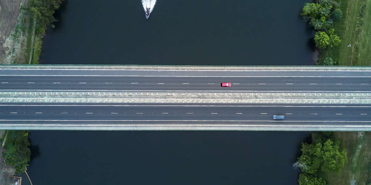 Autobahnbrücke Vogelperspektive
