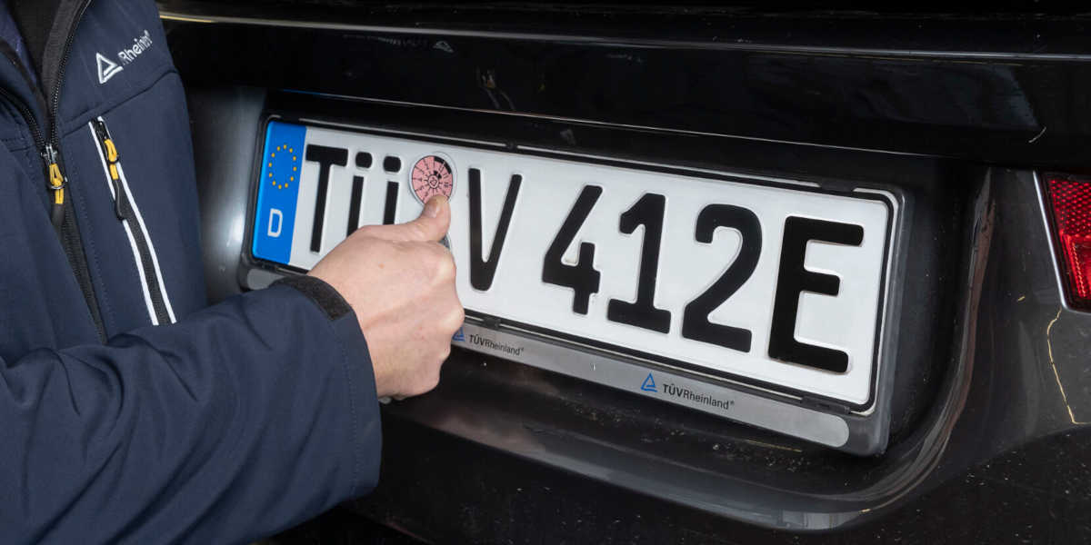 TÜV Rheinland Plakette Kennzeichen