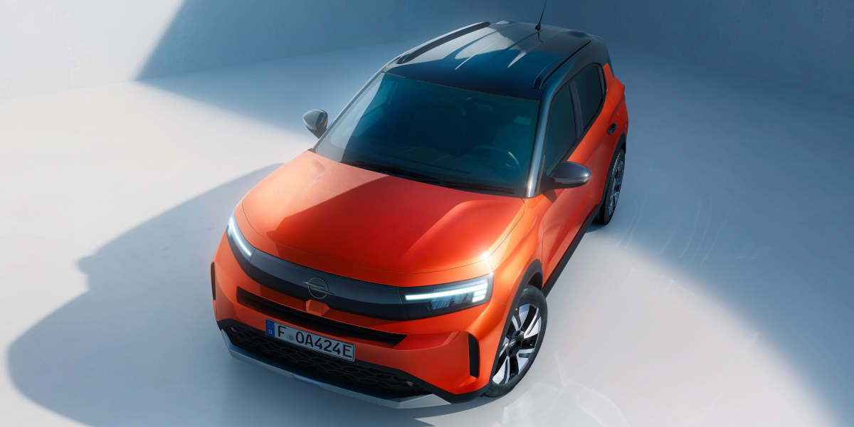Opel Frontera schräg oben
