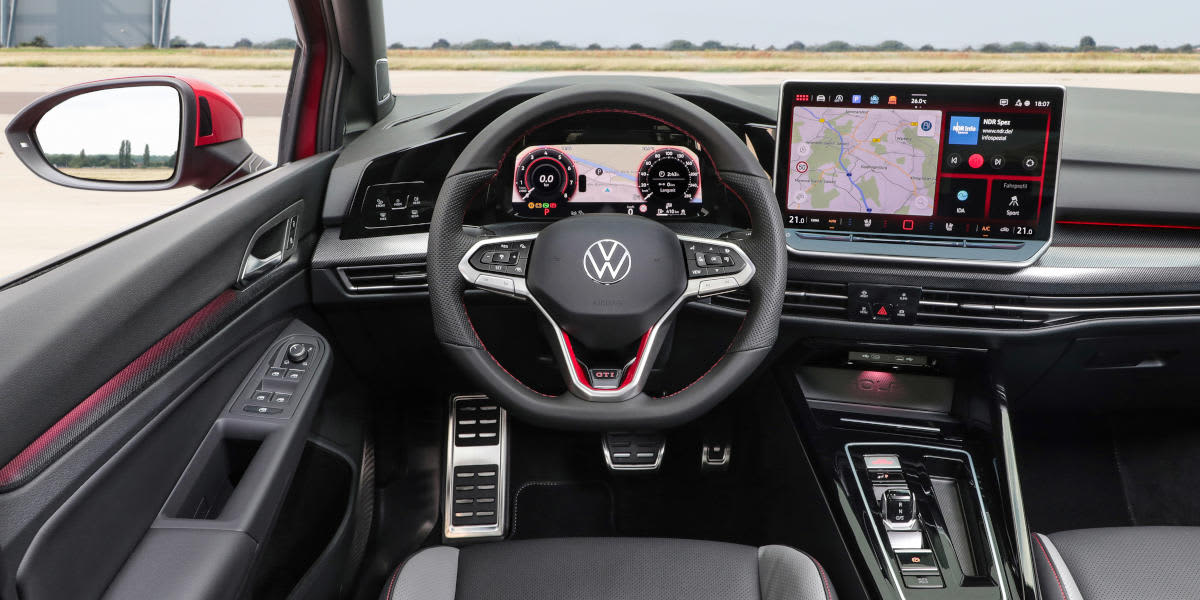 VW Golf GTI Cockpit