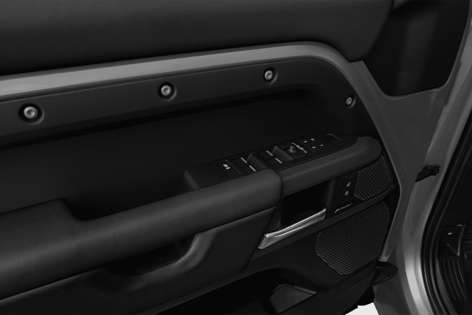Land Rover Defender Plug-In-Hybrid undefined
