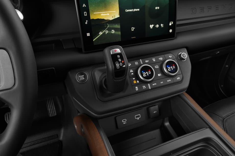 Land Rover Defender Plug-In-Hybrid undefined