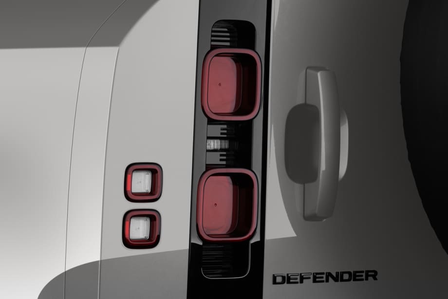 Land Rover Defender Plug-In-Hybrid undefined