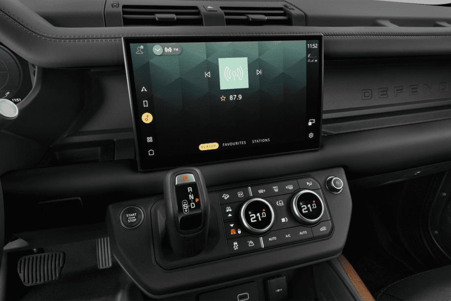 Land Rover Defender Plug-In-Hybrid undefined