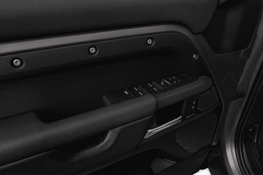 Land Rover Defender Plug-In-Hybrid undefined