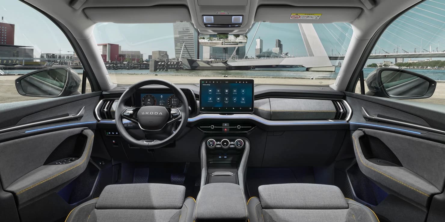Skoda Kodiaq IV Plug-in-Hybrid Innenraum Übersicht Cockpit