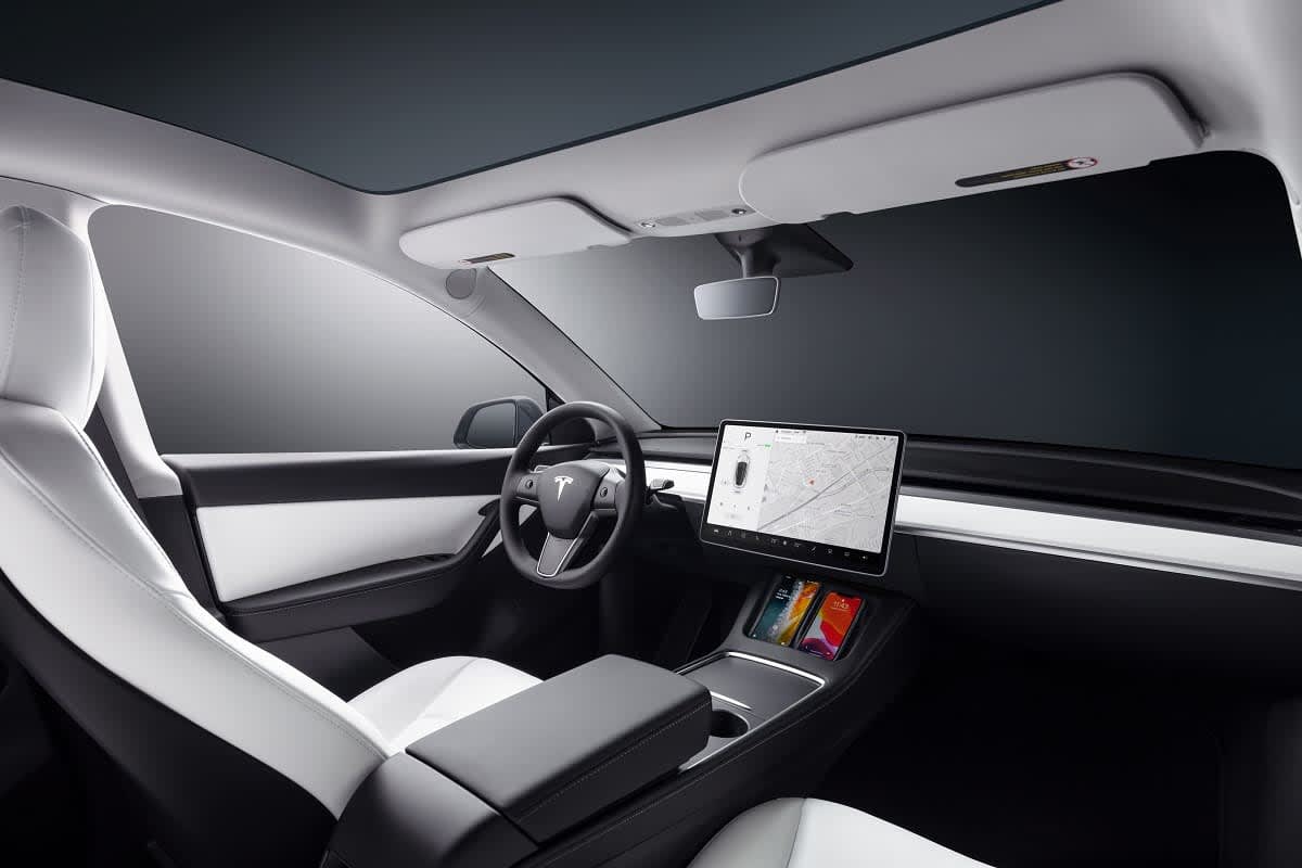 tesla-model-y-2021-innen-cockpit