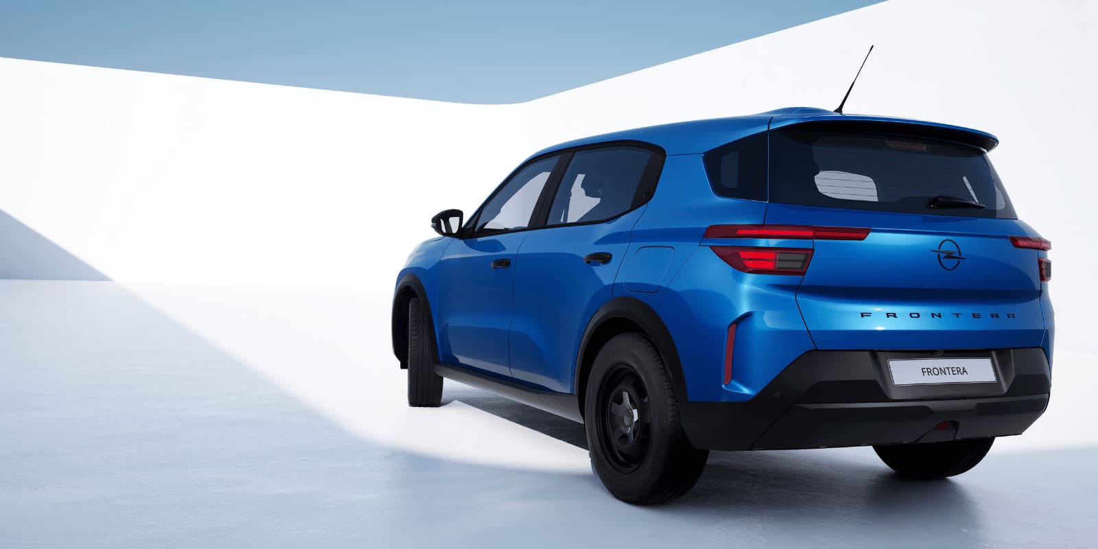 Opel Frontera in blau hinten fotografiert
