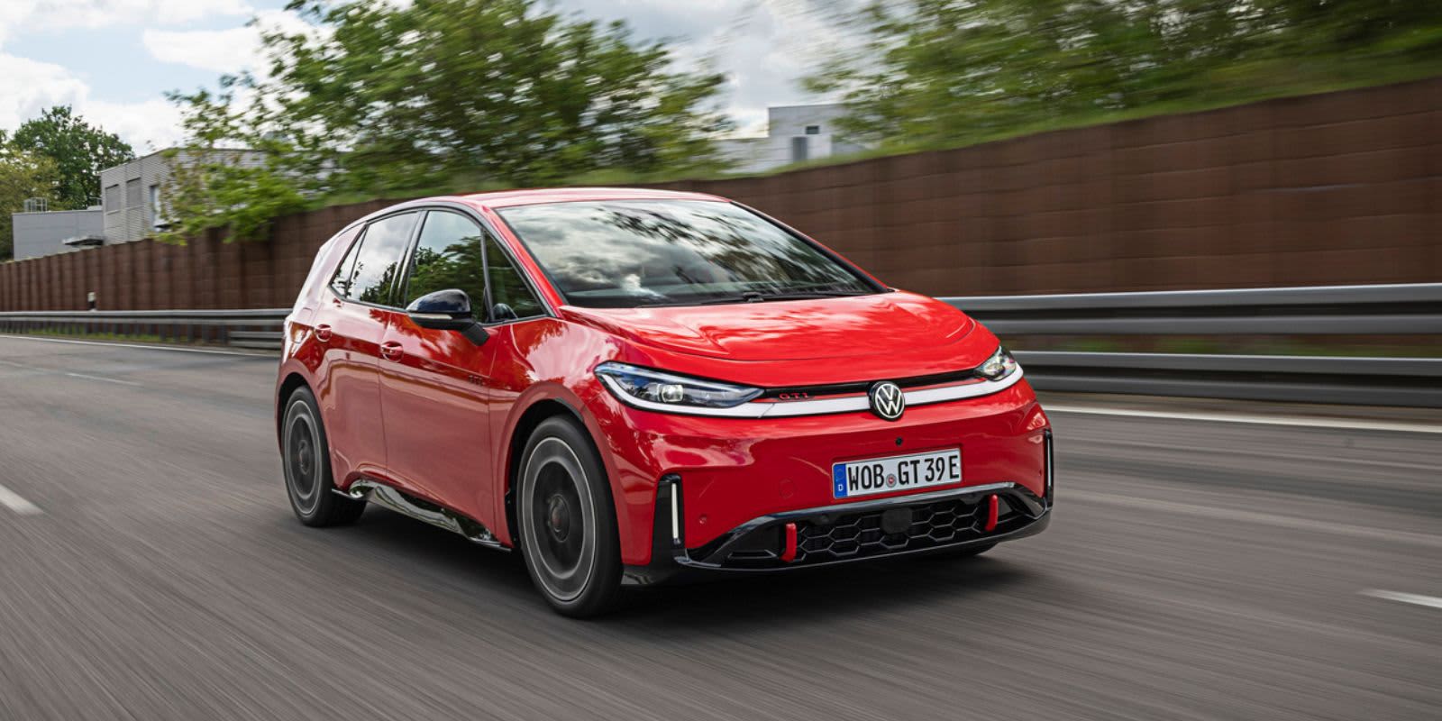 VW ID.3 GTI Frontansicht in Fahrt