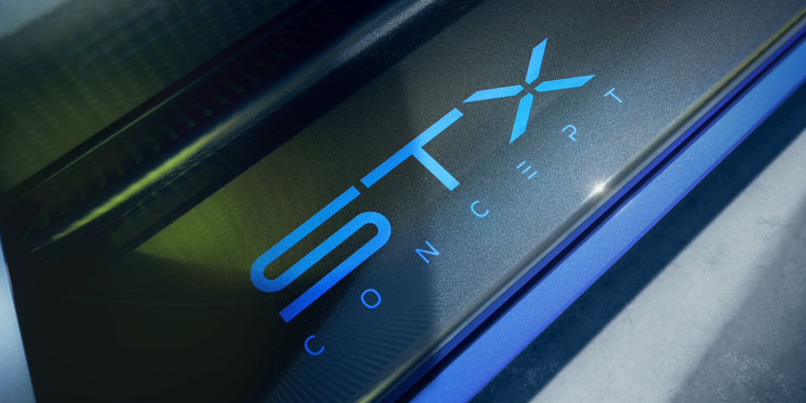 Blaues pel STX Concept Logo.