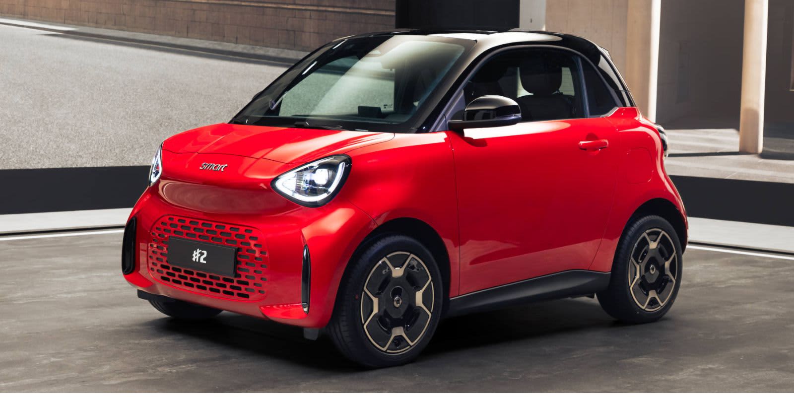Roter Smart #2 Frontalansicht.