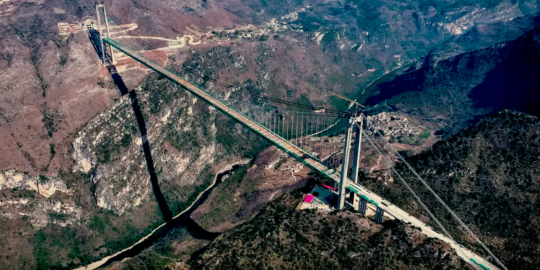 Huajiang Canyon Bridge Brücke in China