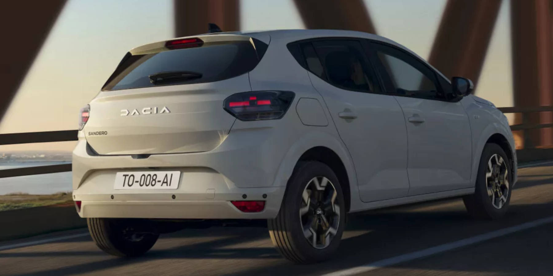 Dacia Sandero seitliche Heckansicht