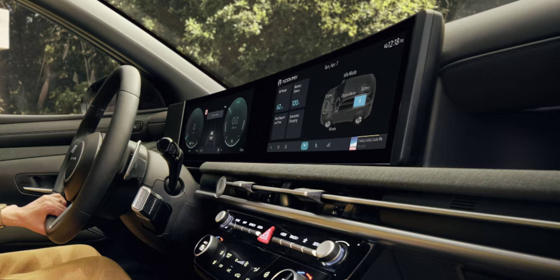 Hyundai Tucson PHEV Innenraum Infotainment und Lenkrad