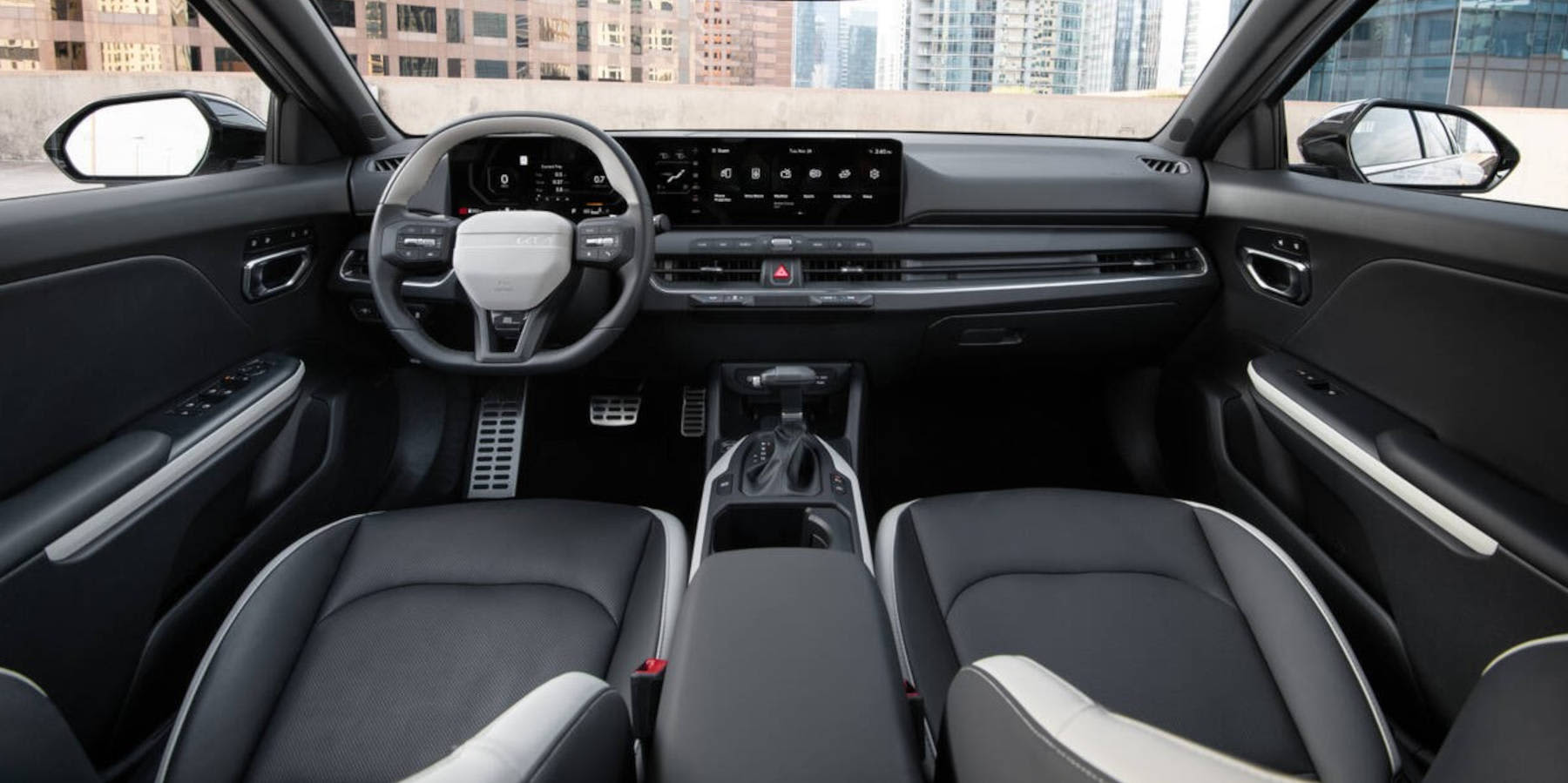 Kia K4 Innenraum Übersicht Cockpit