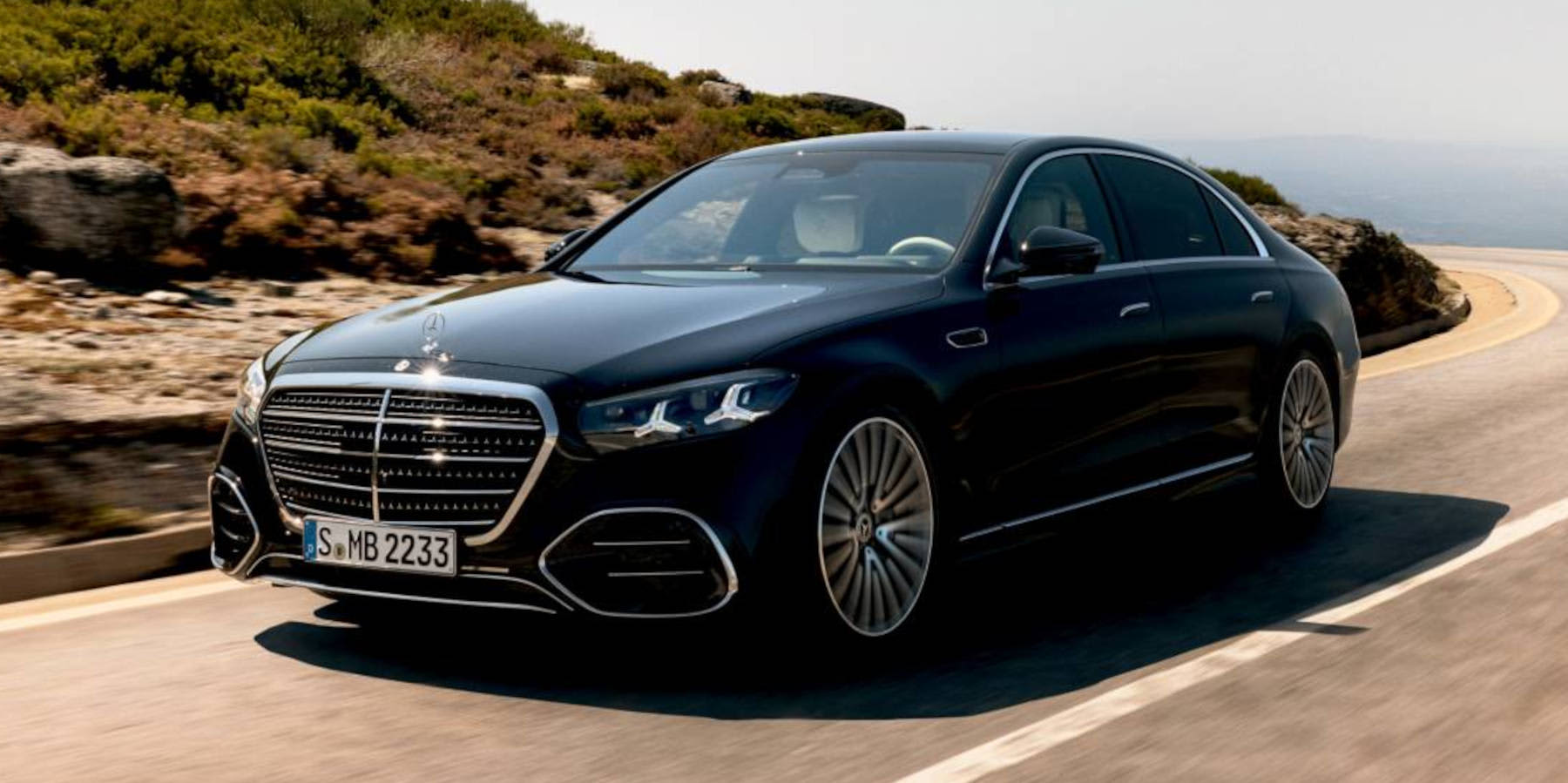 Mercedes S-Klasse seitliche Frontansicht