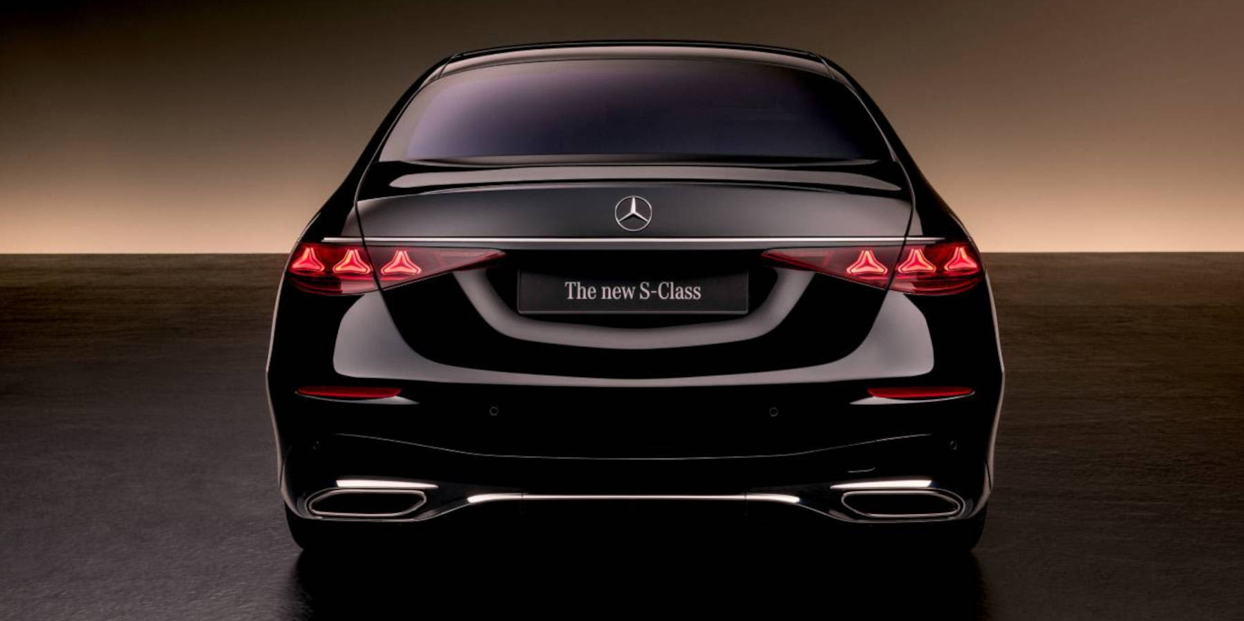 Mercedes S-Klasse Heckansicht Totale