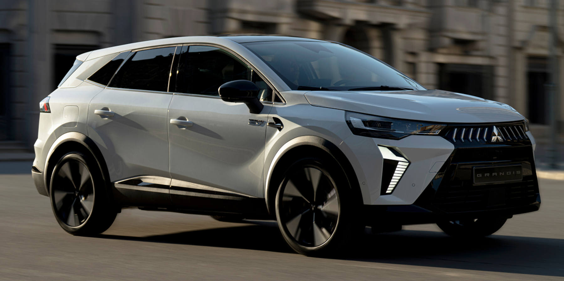 Mitsubishi Grandis seitliche Frontansicht