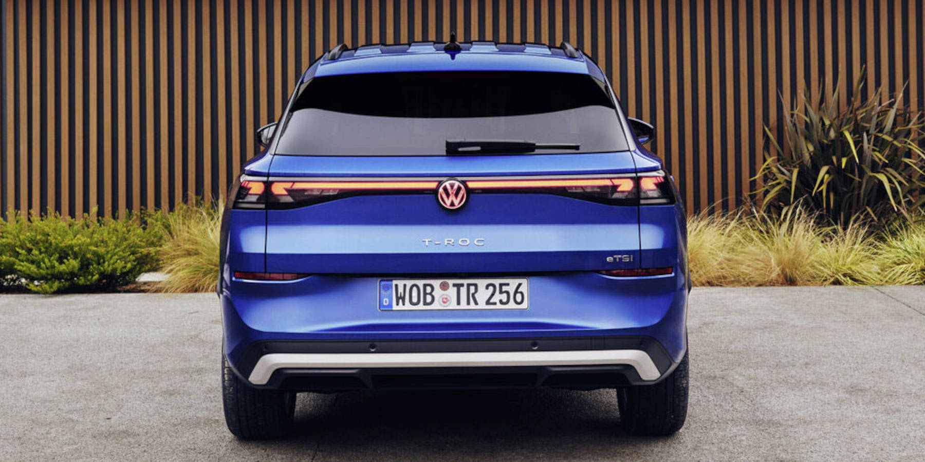VW T-Roc Heckansicht Totale