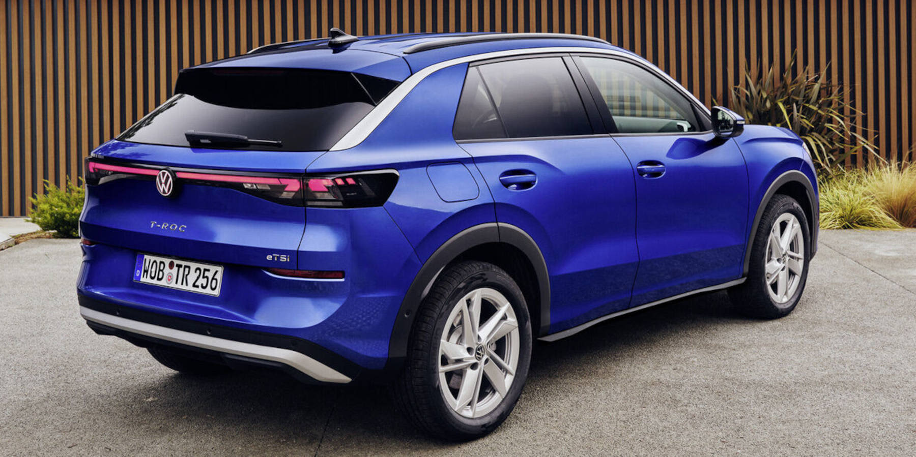 VW T-Roc seitliche Heckansicht
