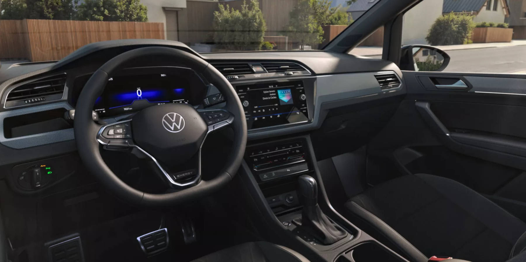 VW Touran ENERGY Innenraum Übersicht Cockpit