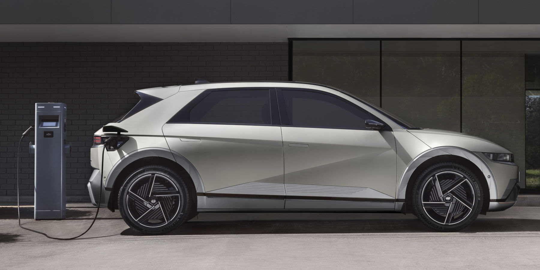 Hyundai Ioniq 5 N Line beim Stromaufladen 