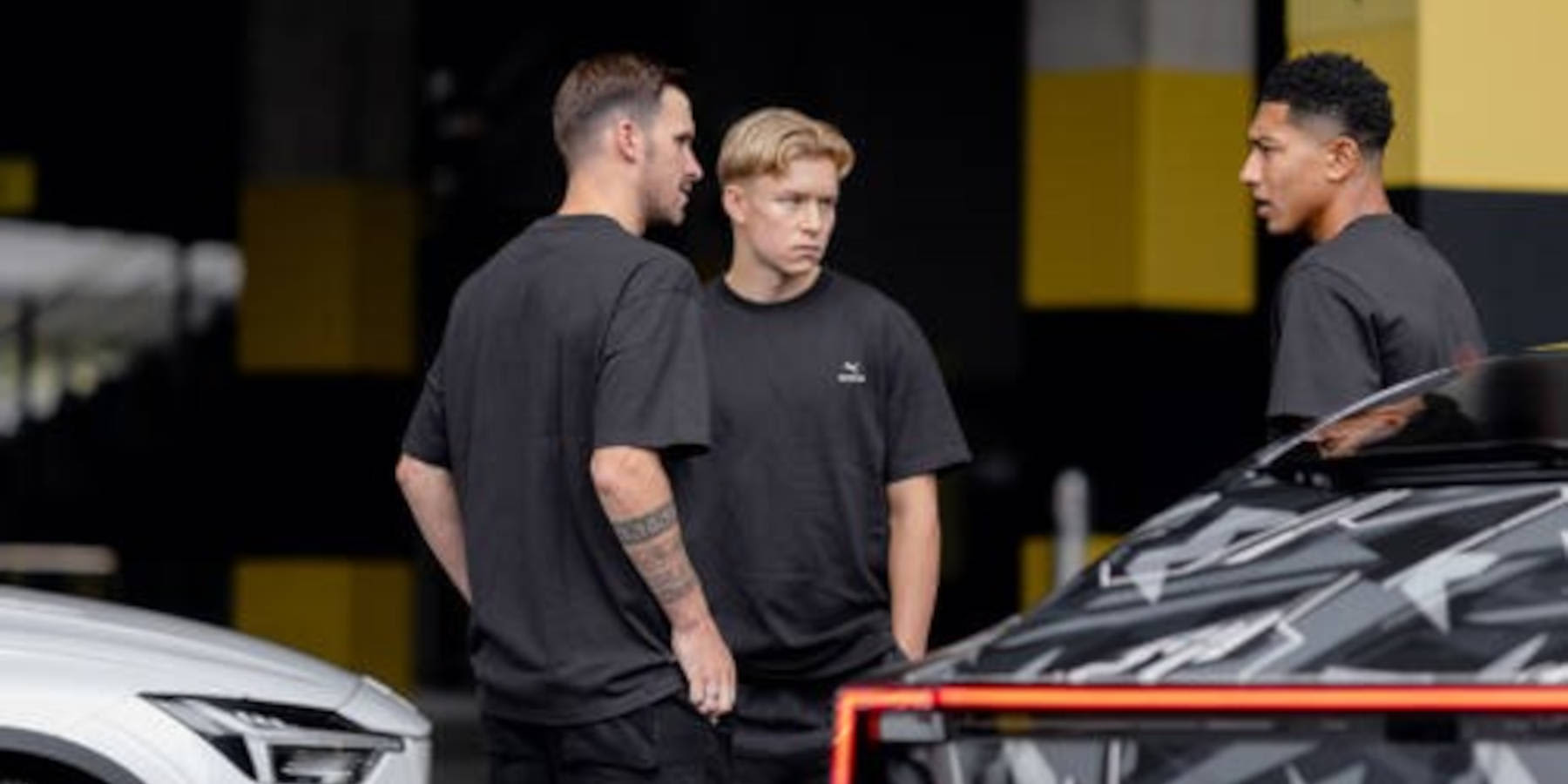 Pascal Groß, Jobe Bellingham und Daniel Svensson vor dem Polestar 5