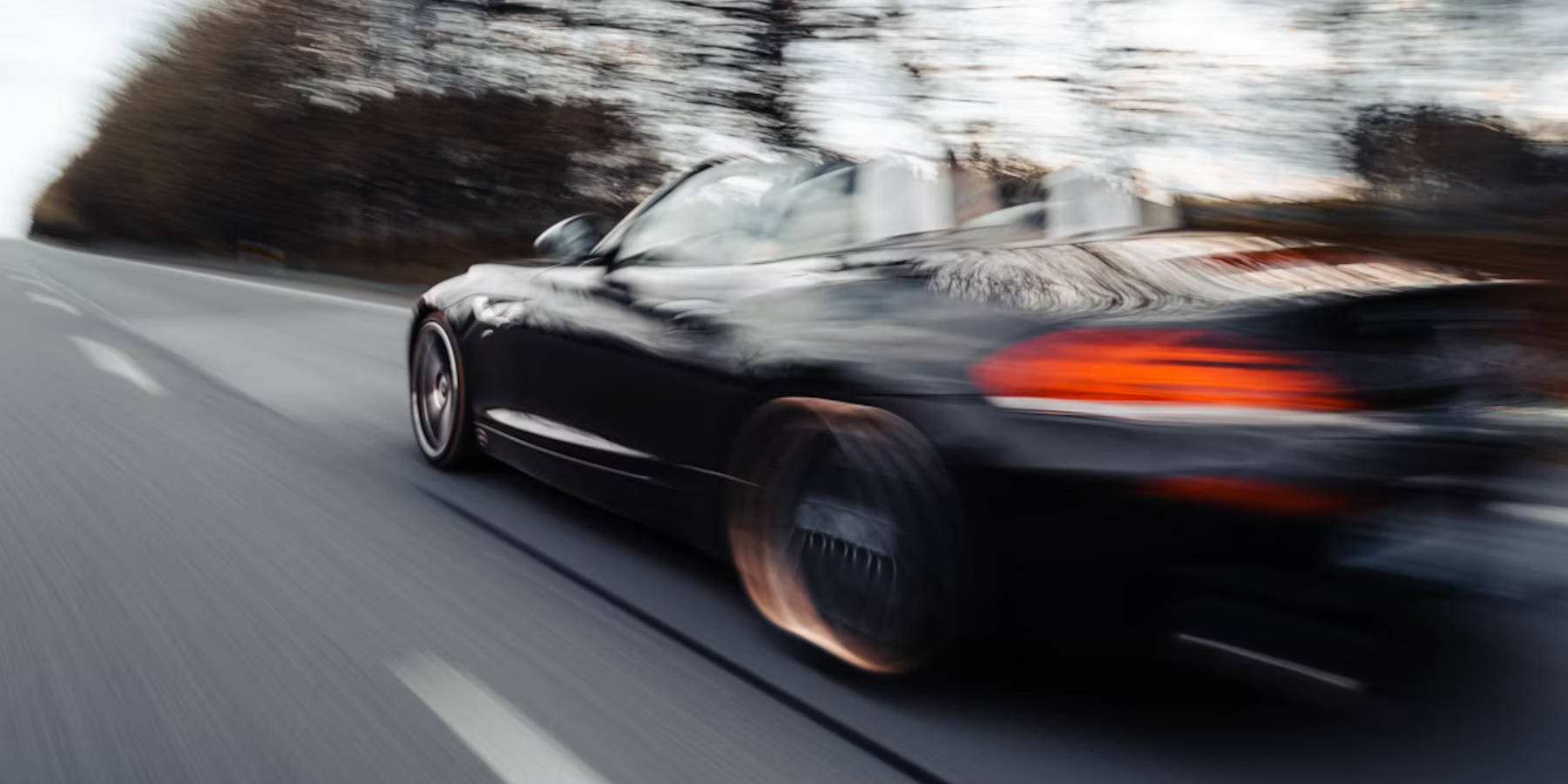 Auto schnell auf Straße