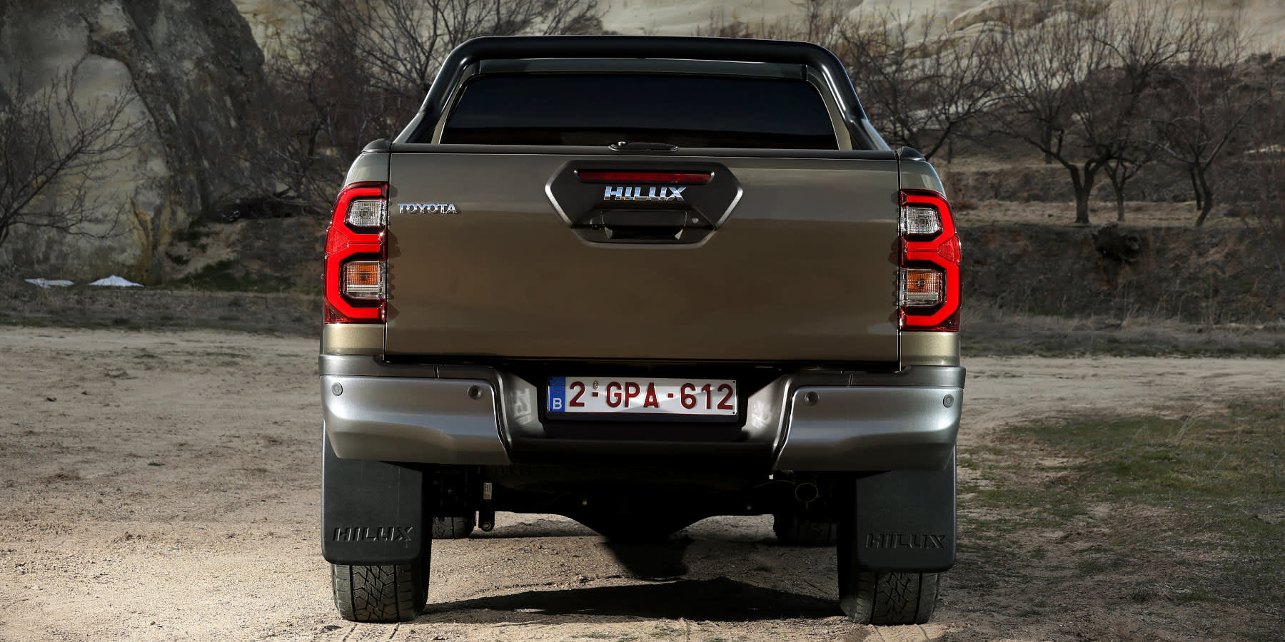 Toyota Hilux 48V-Mild-Hybrid Heck Totalansicht