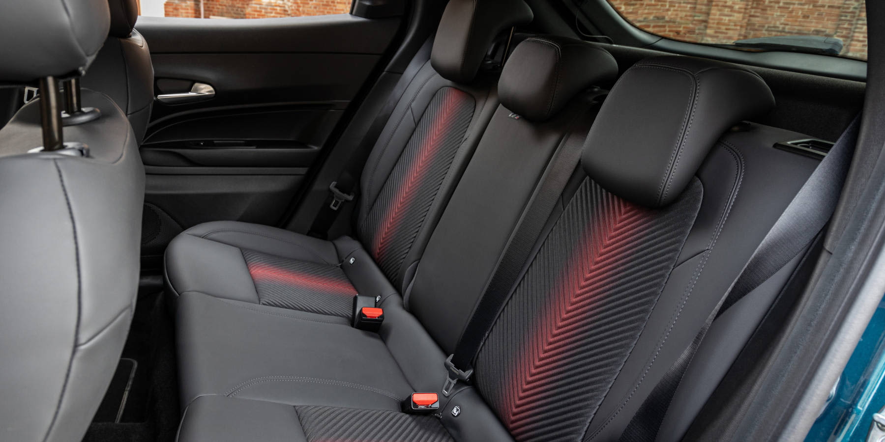 Alfa Romeo Junior Ibrida Q4 Hybrid Innenraum Sitze Rückbank