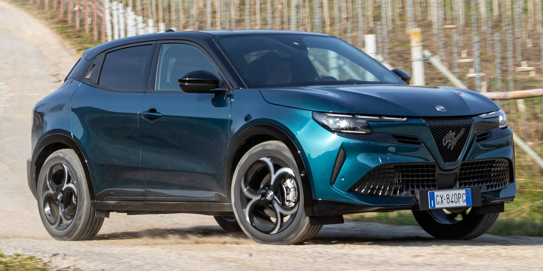 Alfa Romeo Junior Ibrida Q4 Hybrid Seite schräg