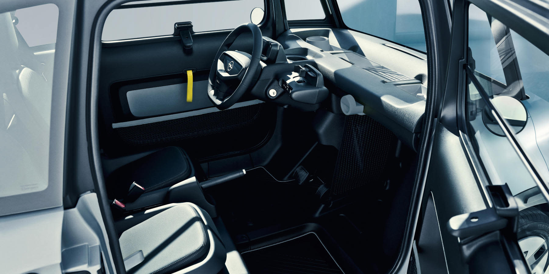 Opel Rocks 2025 Innenraum Übersicht: Blick von der Seite in Innere
