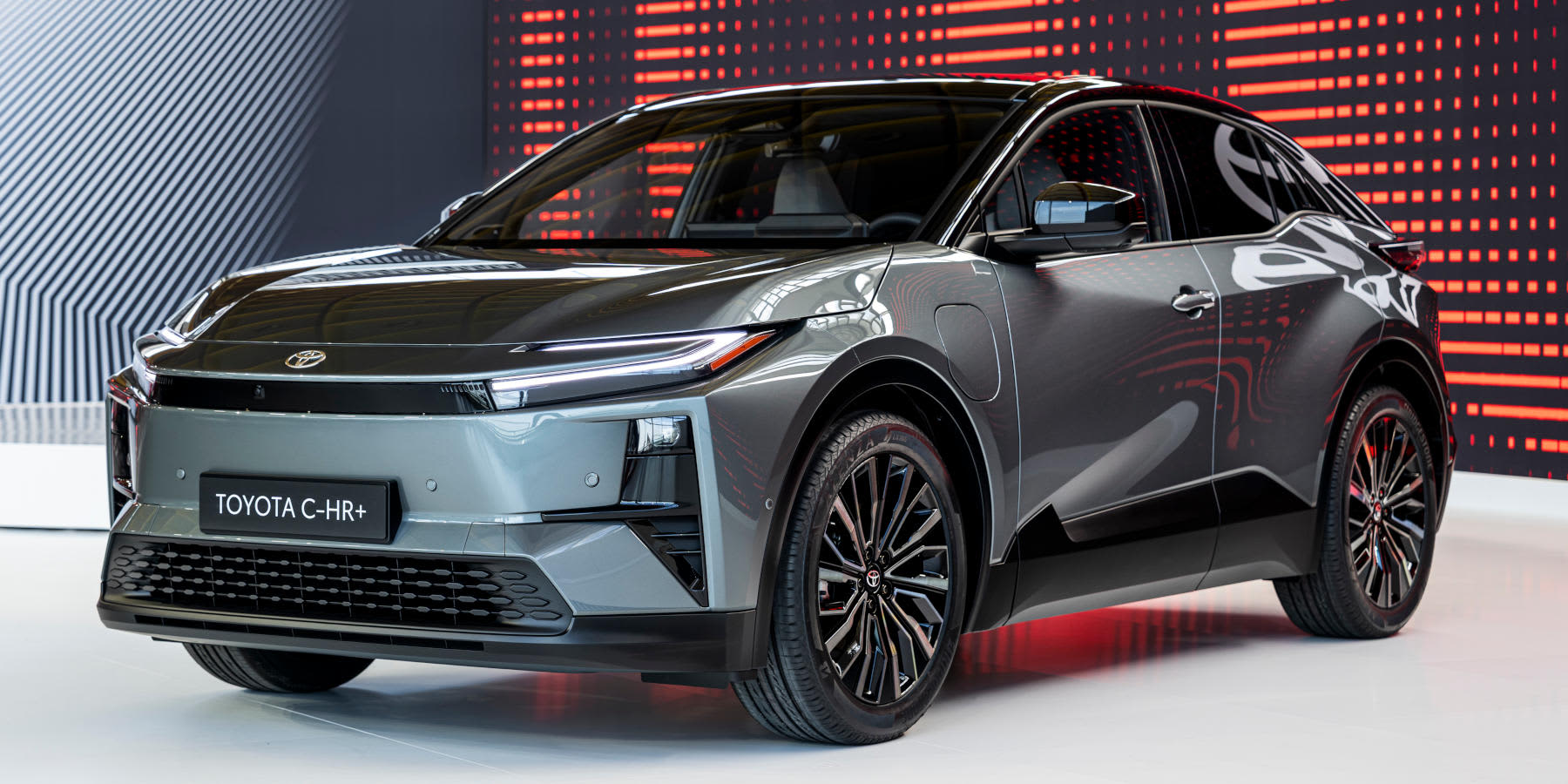 Toyota C-HR+ Front