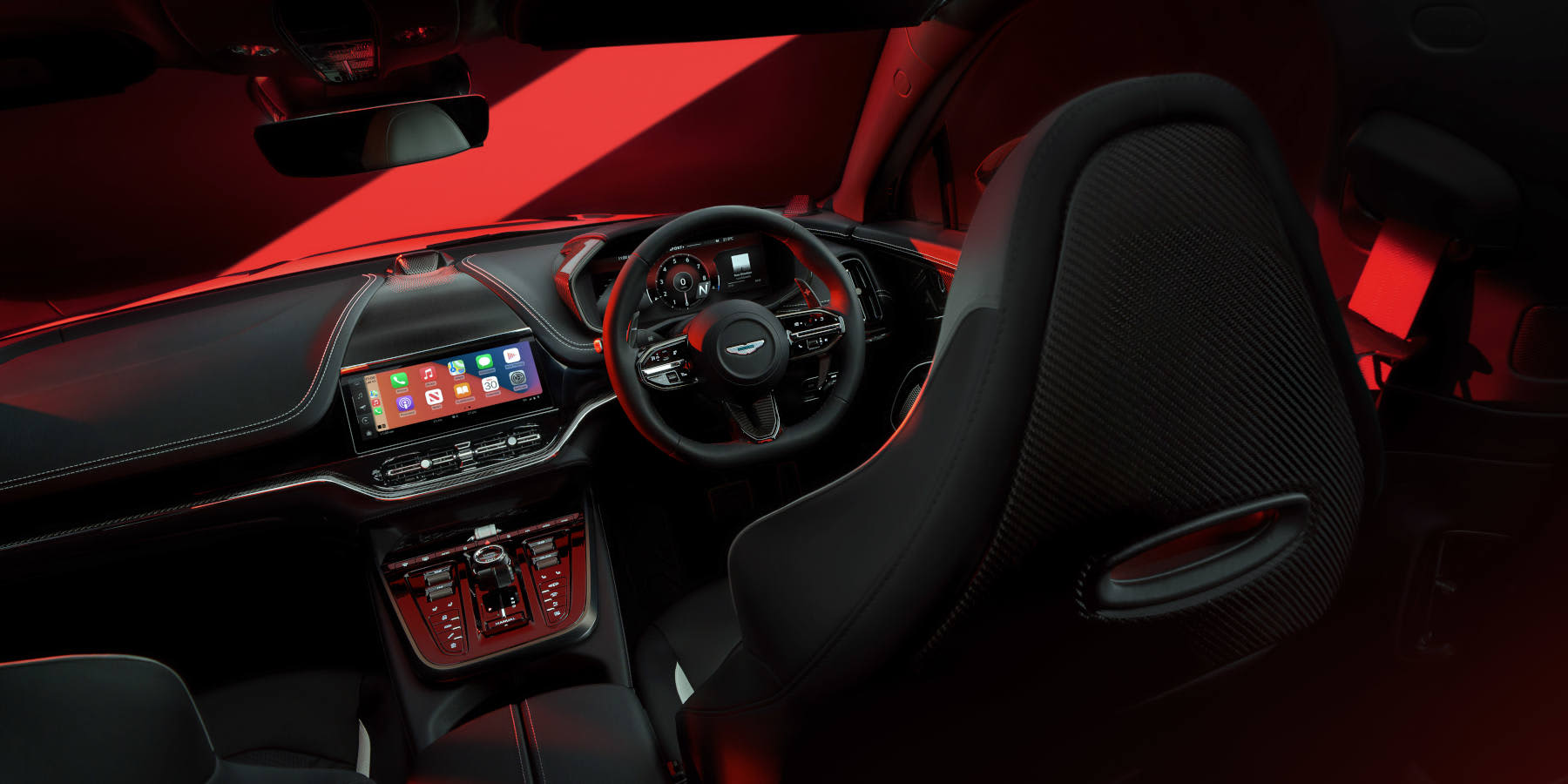 Aston Martin DBX S Innenraum Cockpit
