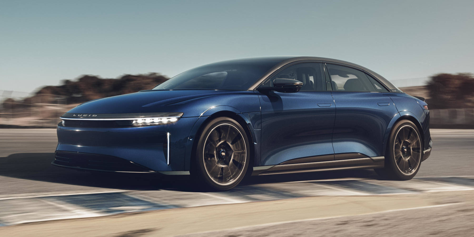 Lucid Air Sapphire auf einer Rennstrecke