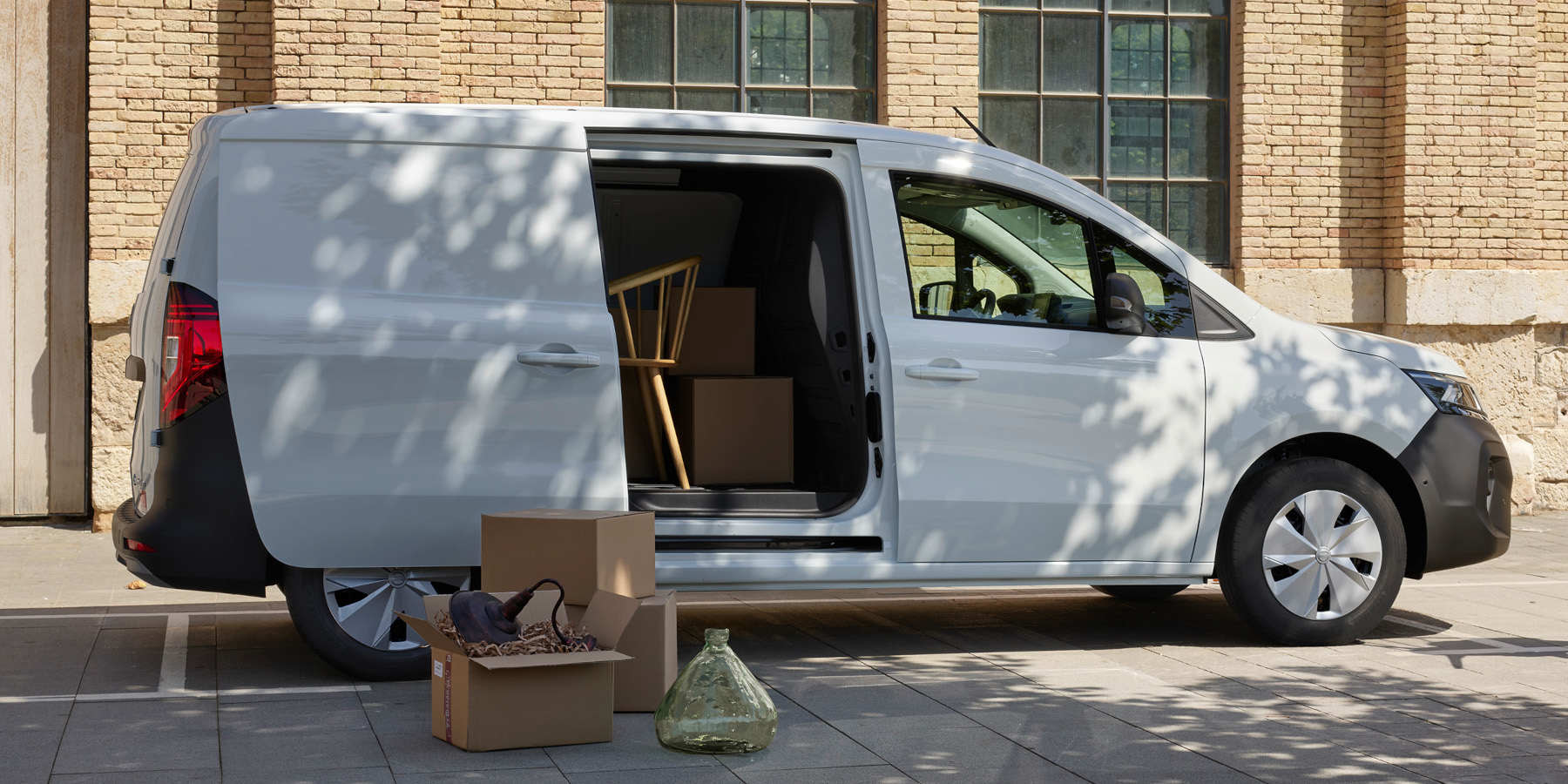 Nissan Townstar EV Kastenwagen: seitliche Ansicht