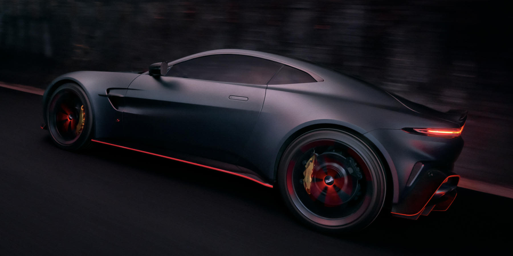 Aston Martin Vantage S seitlich