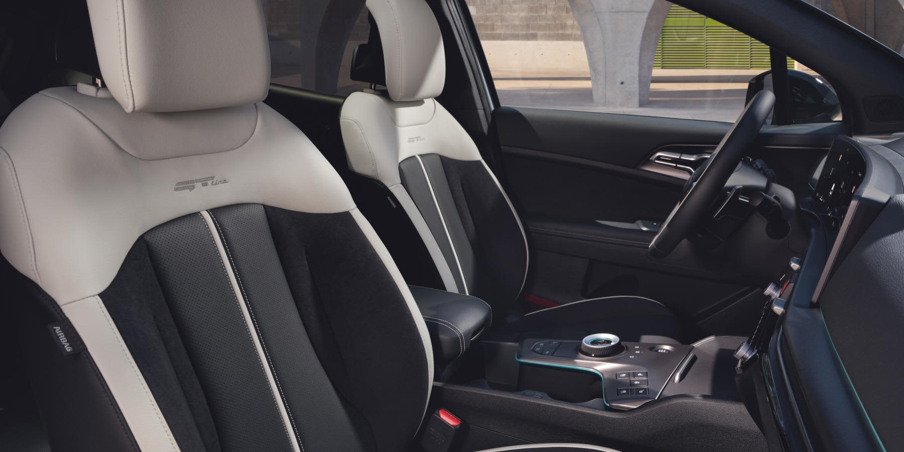 Kia Sportage GT-line Innenraum Fahrersitze seitlich