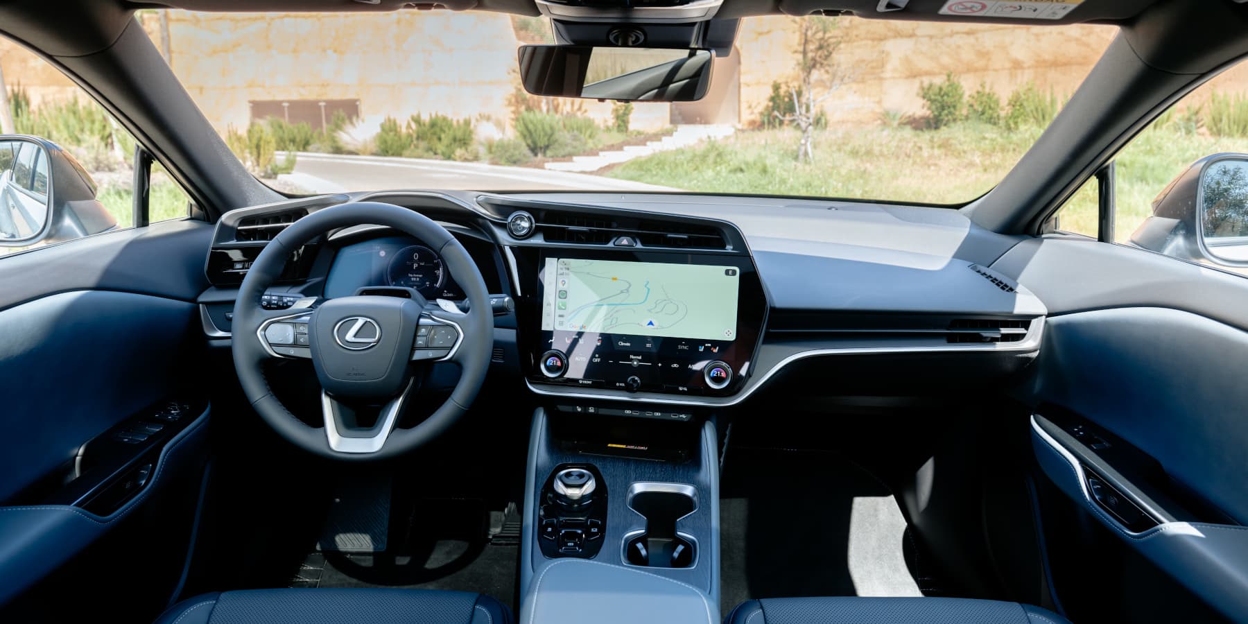 Lexus RZ Innenraum Cockpit
