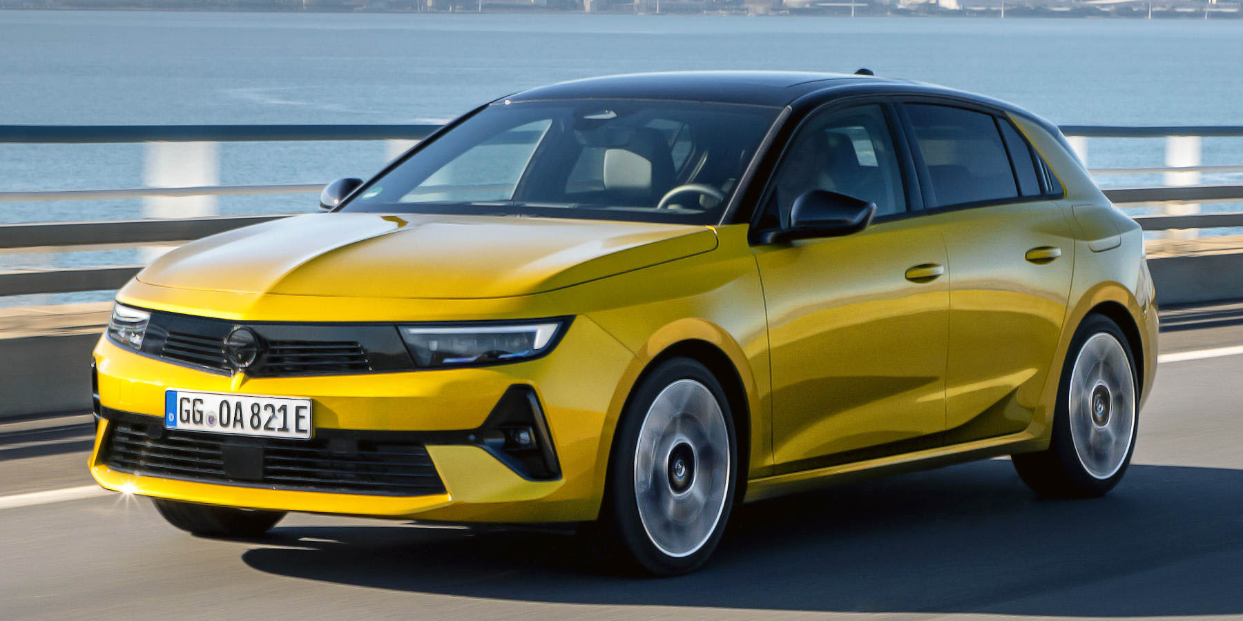 Opel Astra Hybrid