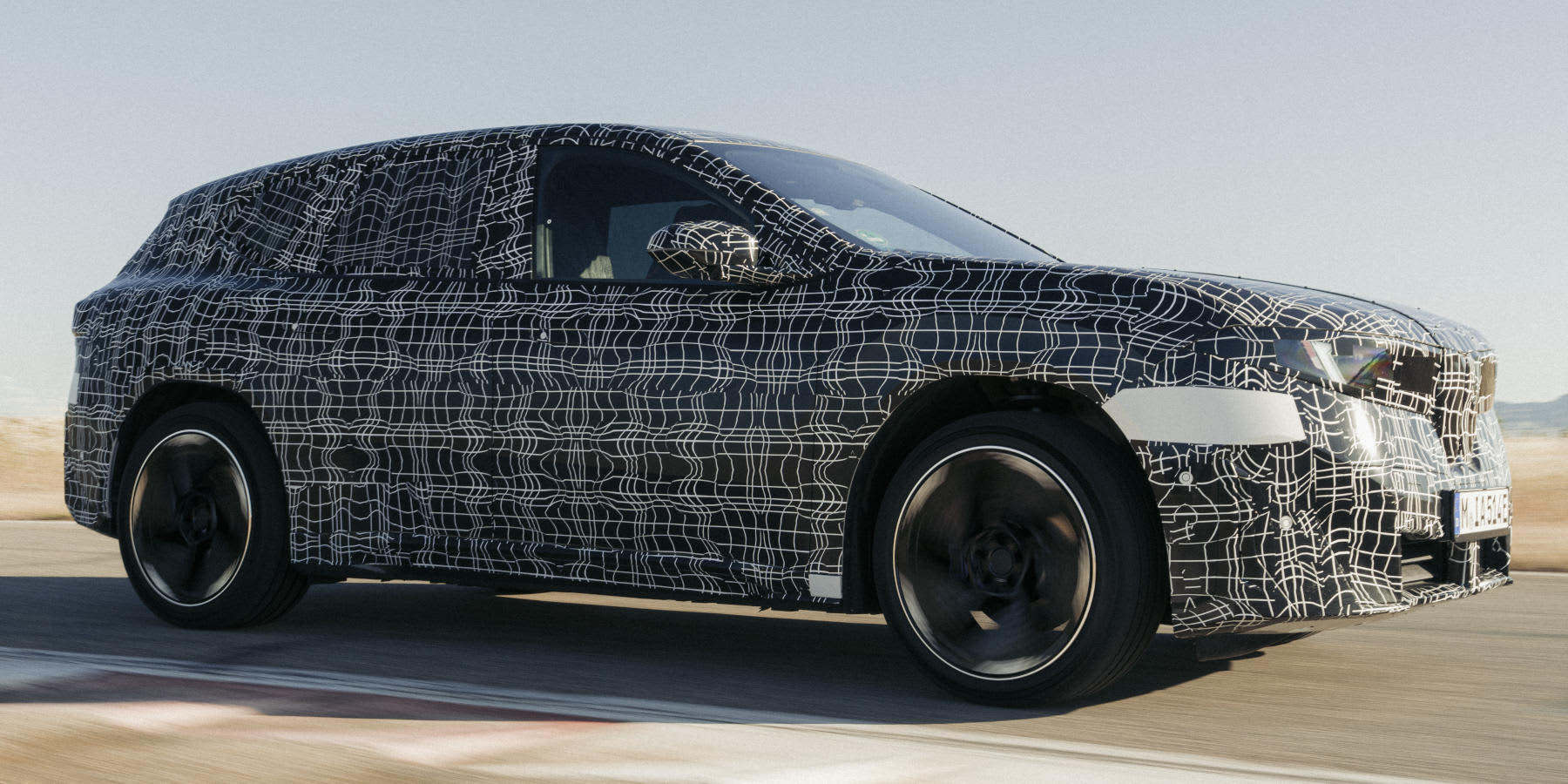 BMW iX3 Erlkönig Testfahrt Seite