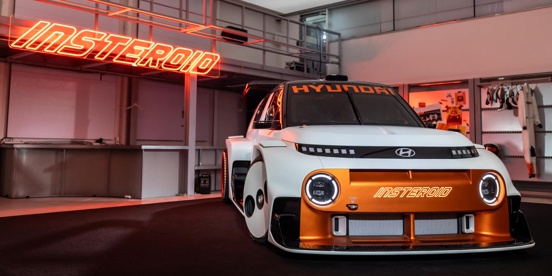 Hyundai Insteroid Showroom