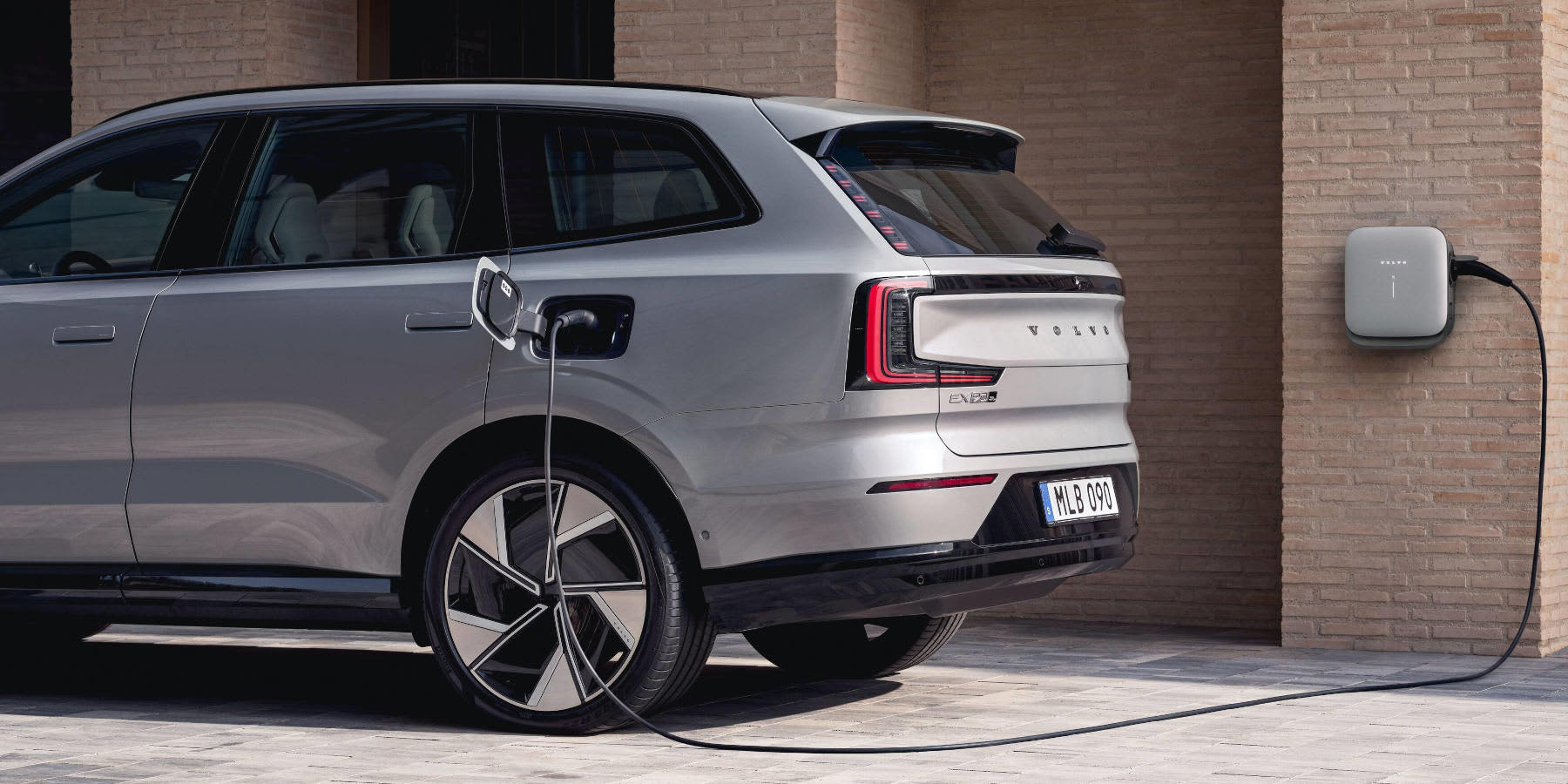 Volvo EX90 Aufladen Wallbox Elektro