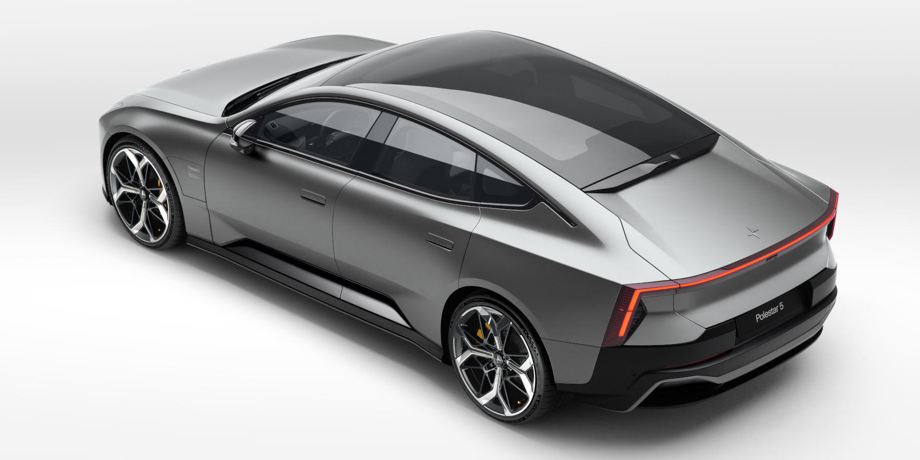 Polestar 5 seitliche Heckansicht