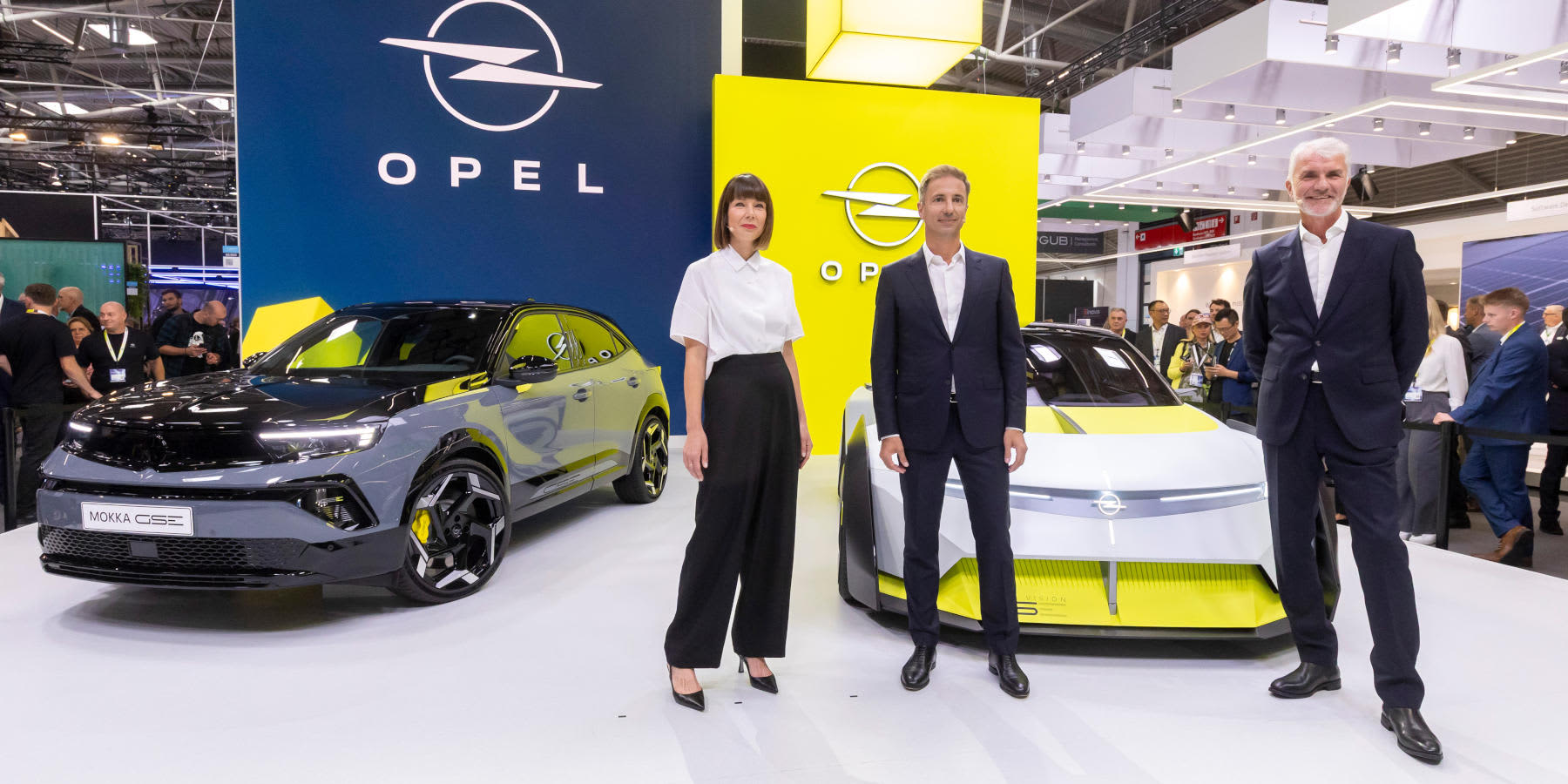 Opel-Präsenz auf der IAA: Marketingchefin Rebecca Reinermann, CEO Florian Huettl & Designchef Mark Adams (v.l.n.r)