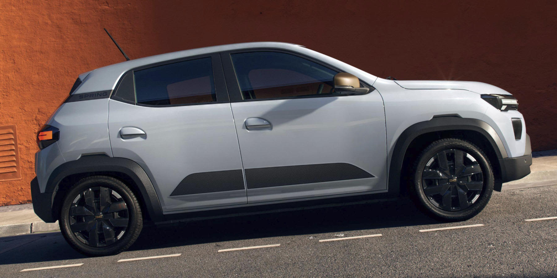 Dacia Spring Modelljahr 2026 im Seitenprofil