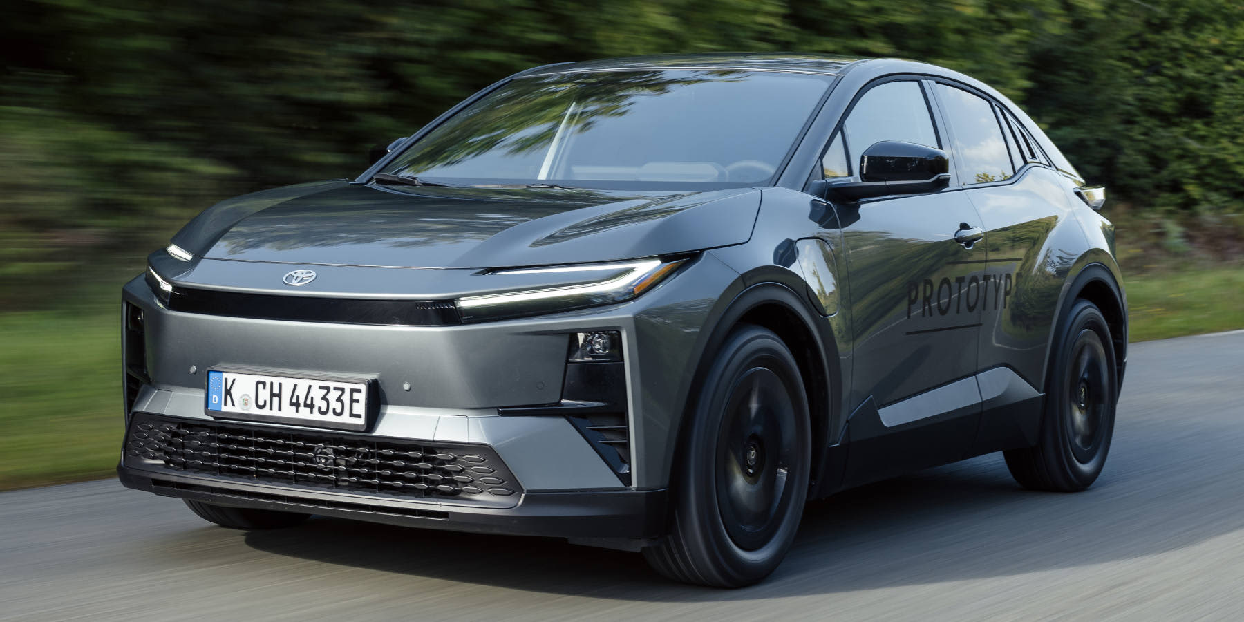 Toyota C-HR+ Front seitlich