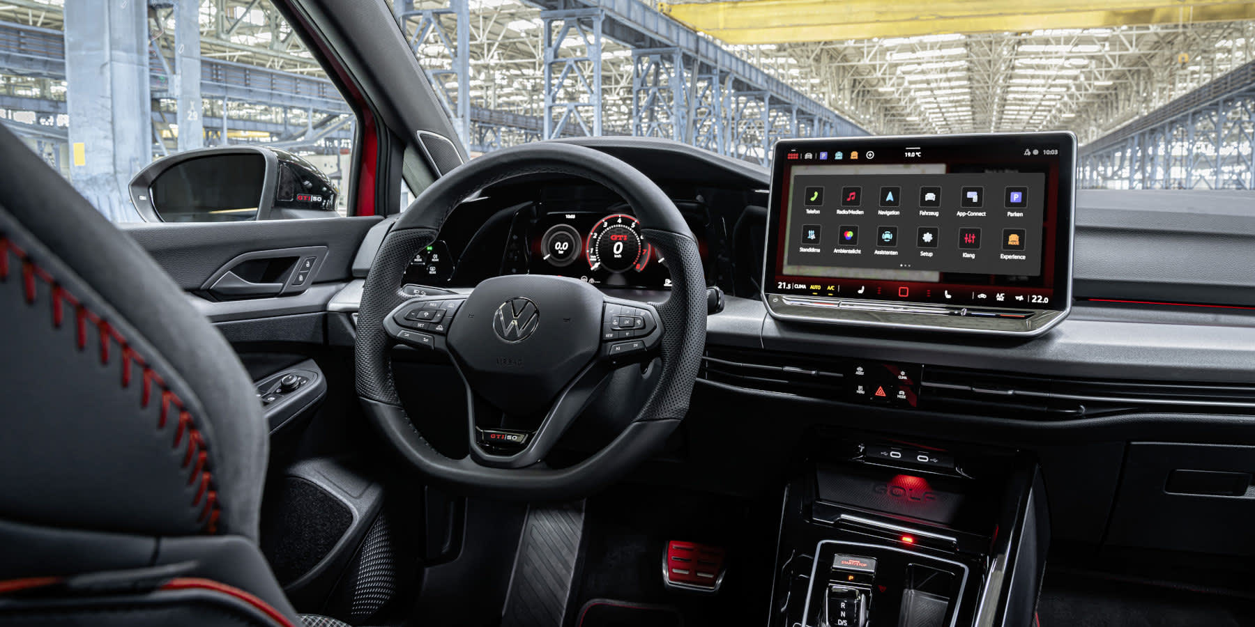 VW Golf GTI Edition 50 Innenraum Cockpit