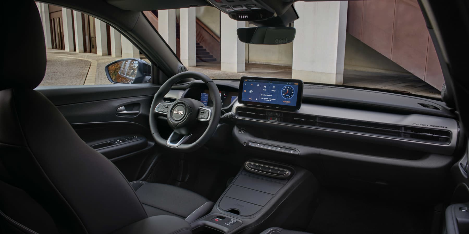 Jeep Avenger Black Edition Innenraum Cockpit